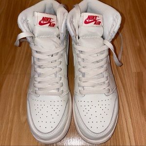 Nike Youth Air Jordan 1s size 7 Retro High